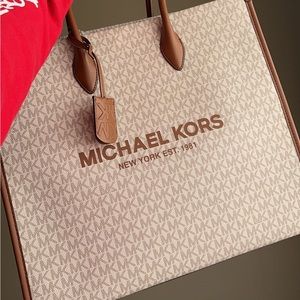 NEW MICHAELS KORS TOTE BAG